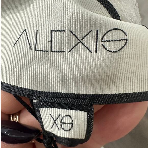 NWT Alexis Embellished Leaf V-Neck Long Sleeve Mini Dress White Women's Size XS - Picture 6 of 7